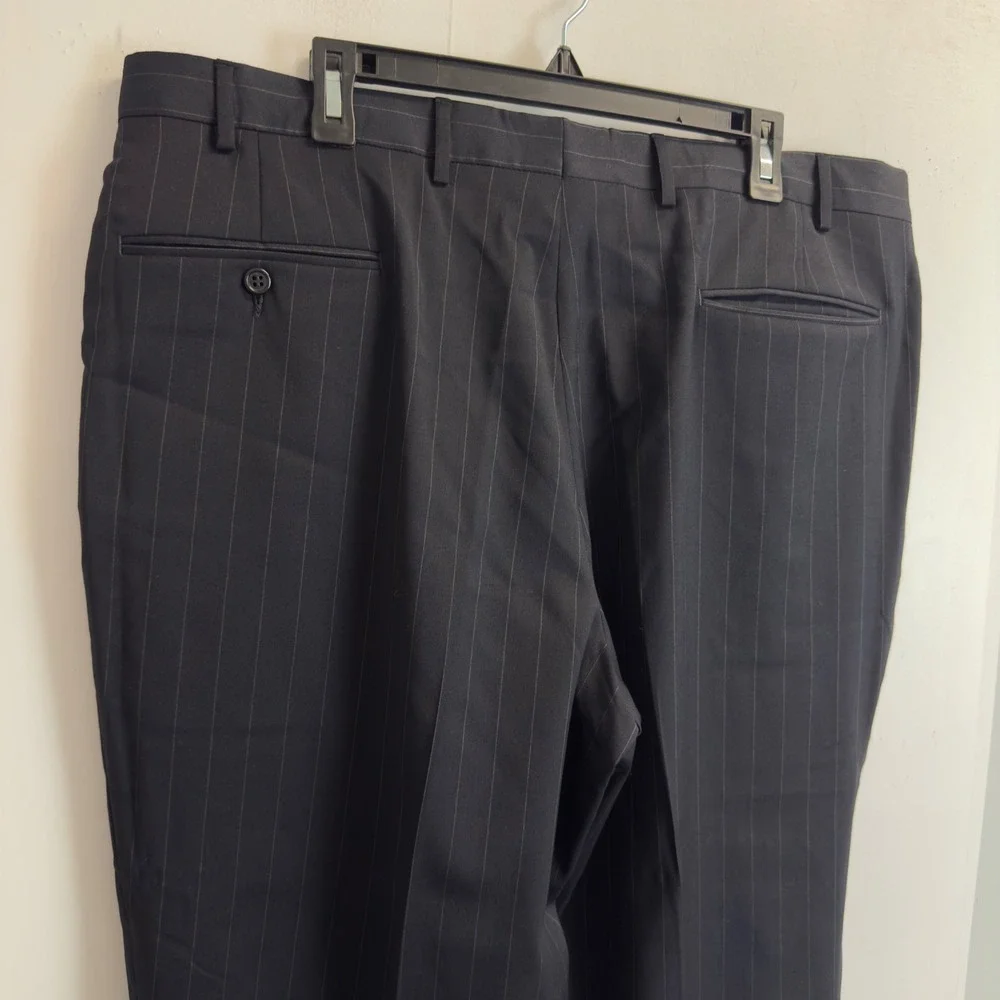 Jos A Bank Signature Collection Mens 46S Navy Pinstripe‎ Wool Suit Gordon 40X28